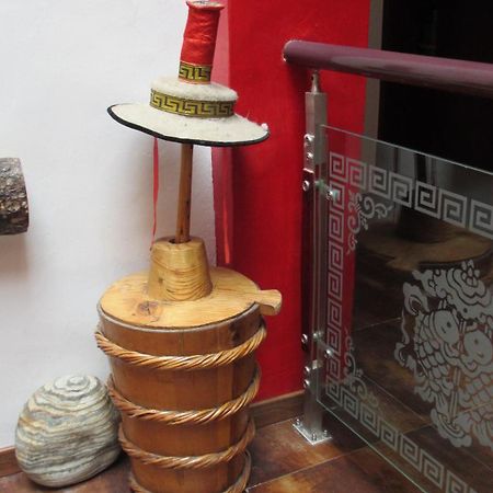 Nirvana Hotel, Restaurant & Bar Xiahe Exterior foto