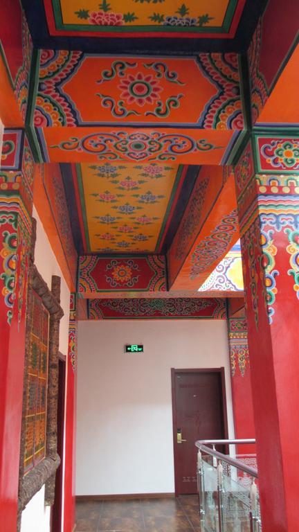 Nirvana Hotel, Restaurant & Bar Xiahe Exterior foto