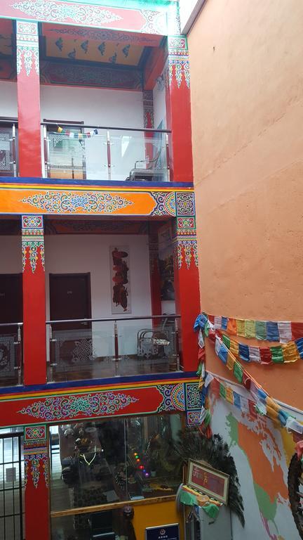 Nirvana Hotel, Restaurant & Bar Xiahe Exterior foto